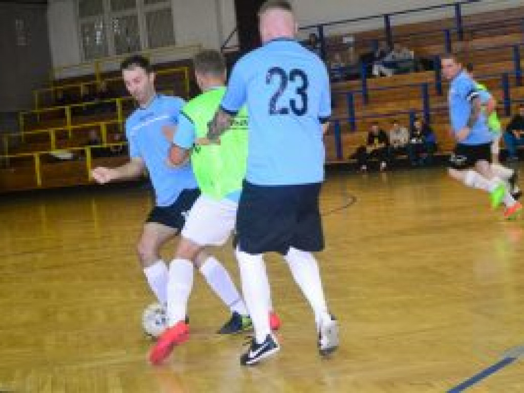Mikoba nadal prowadzi w IV lidze