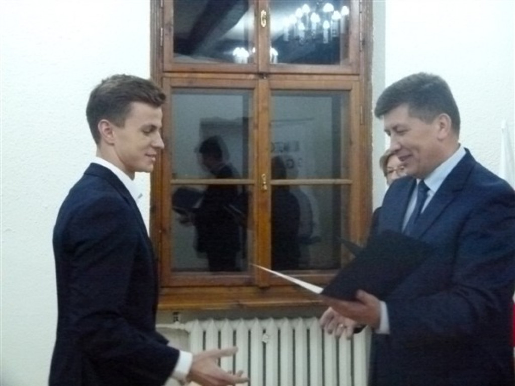 Burmistrz nagrodził zdolnych sportowców