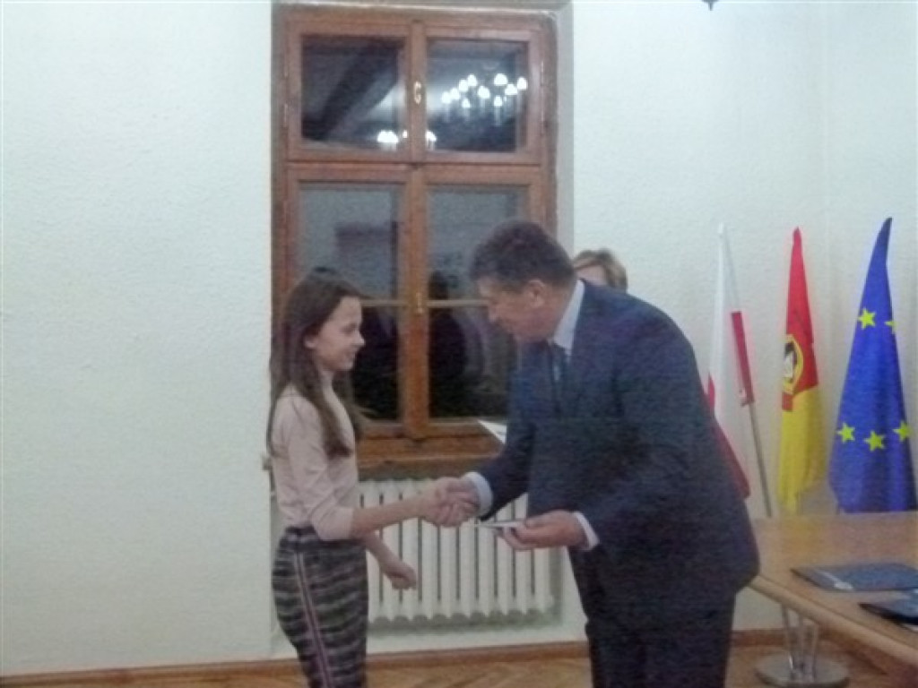 Burmistrz nagrodził zdolnych sportowców