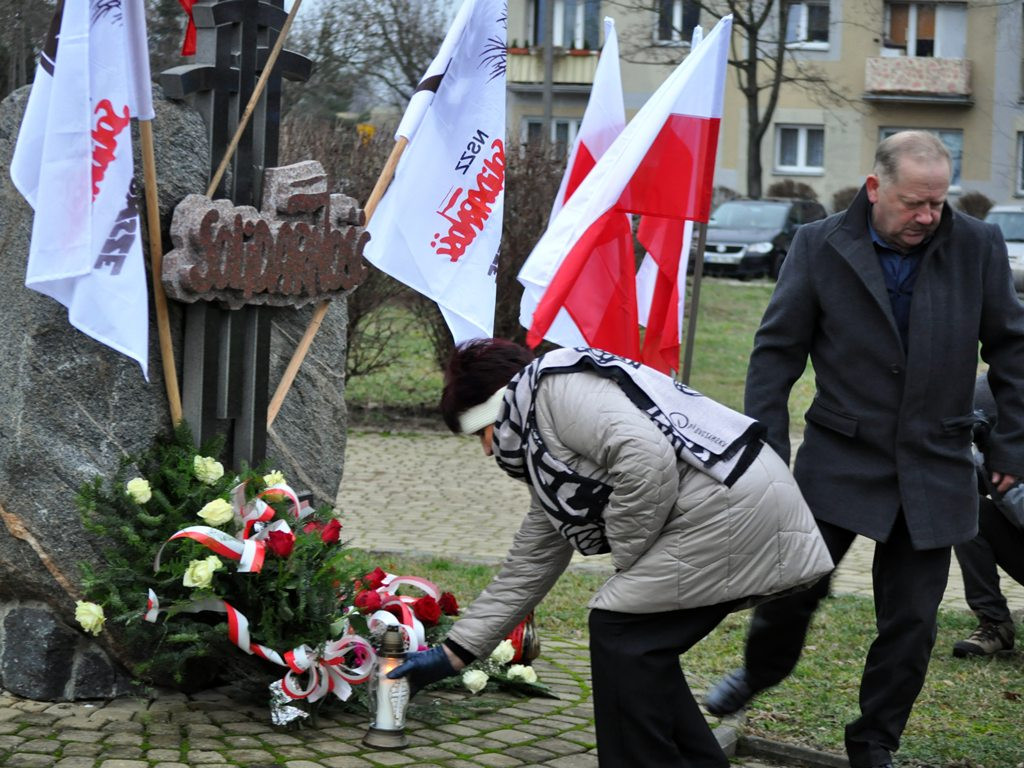 Rozłam w łowickiej Solidarności widać było pod pomnikiem