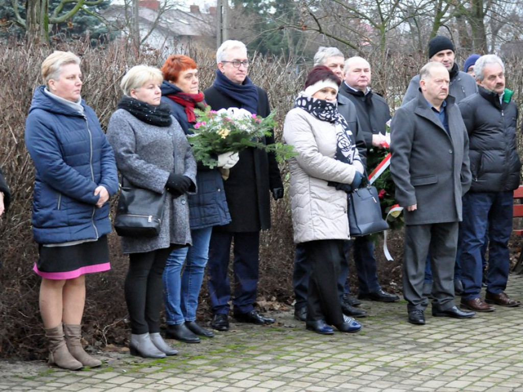 Rozłam w łowickiej Solidarności widać było pod pomnikiem
