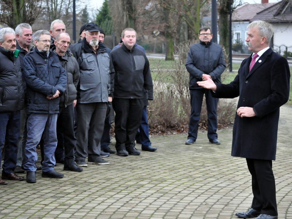 Rozłam w łowickiej Solidarności widać było pod pomnikiem