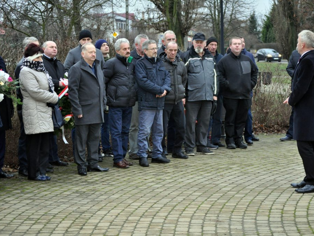 Rozłam w łowickiej Solidarności widać było pod pomnikiem