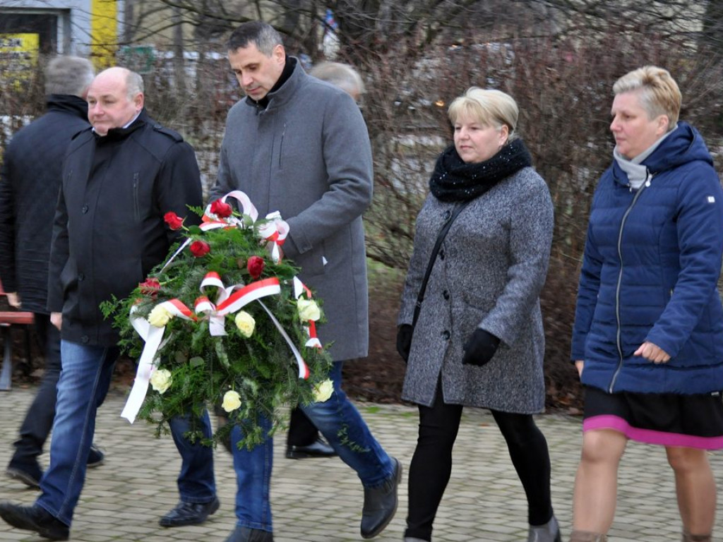 Rozłam w łowickiej Solidarności widać było pod pomnikiem
