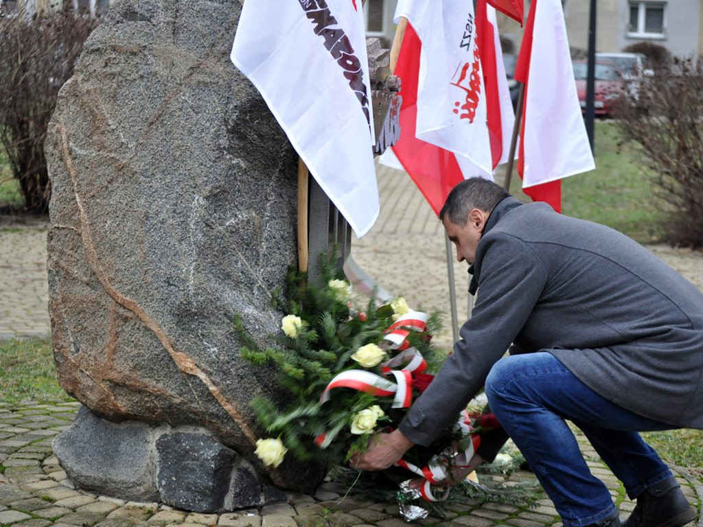 Rozłam w łowickiej Solidarności widać było pod pomnikiem