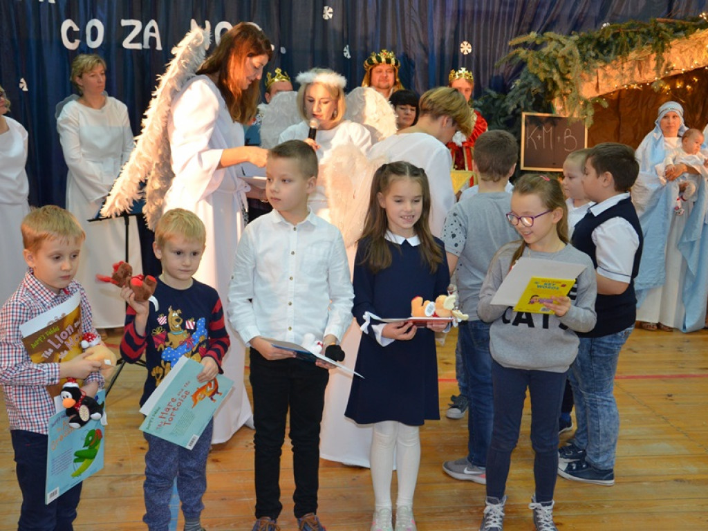 Jasełka z żywym Jezuskiem w Popowie