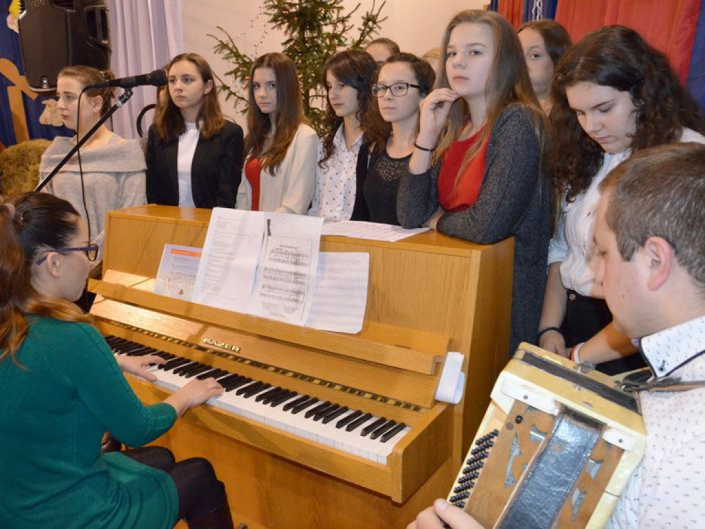 Jasełka z kiermaszem i licytacją świątecznych ozdób
