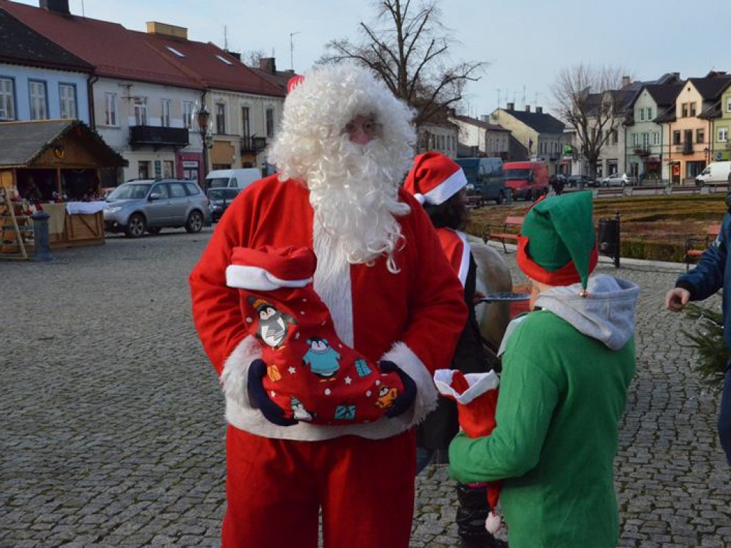 Łowicki Kiermasz Bożonarodzeniowy trwa na Nowym Rynku