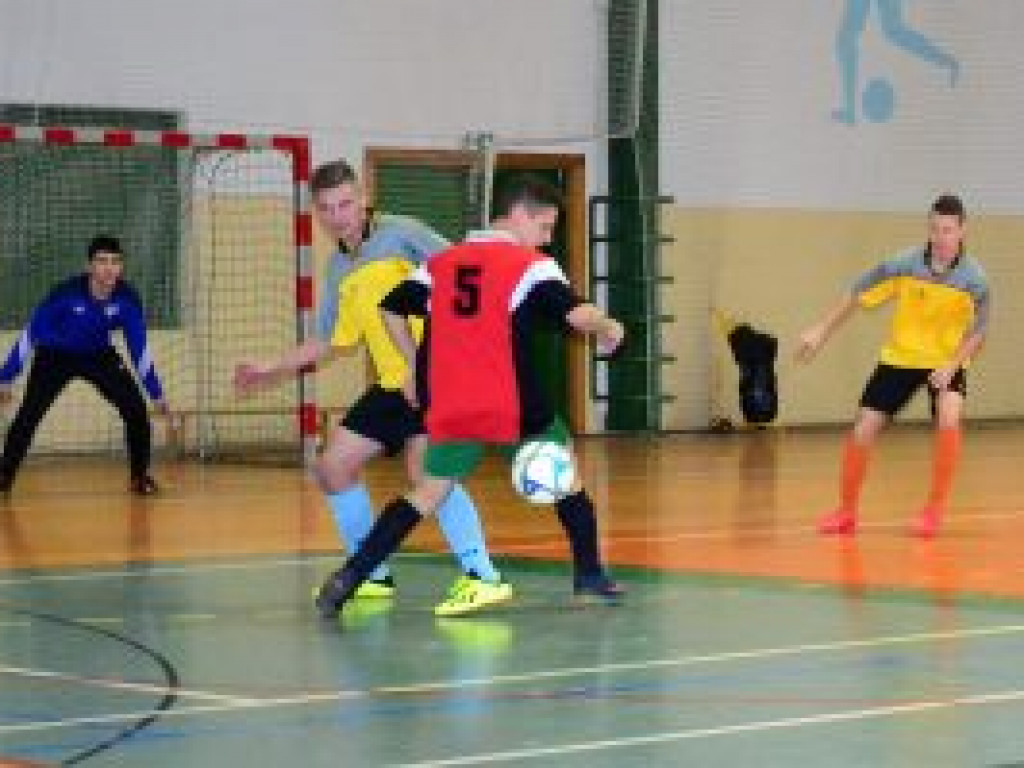 Nieobliczalni na razie niepokonani