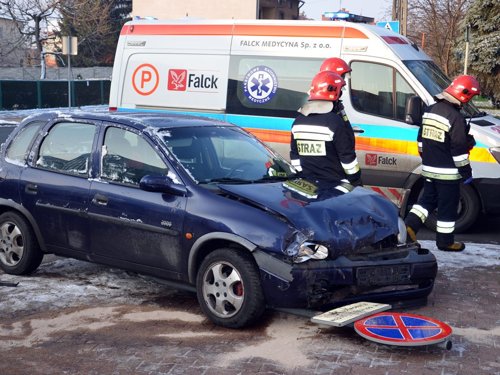 Kolizja za kolizją przy budynku komendy policji - aktualizacja
