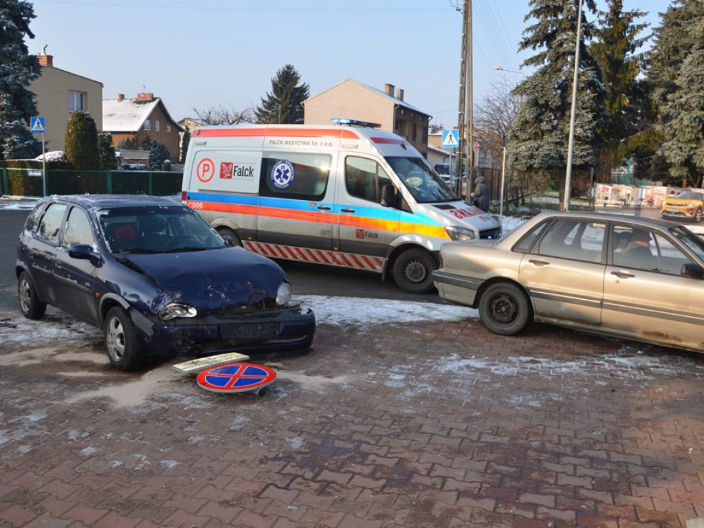 Kolizja za kolizją przy budynku komendy policji - aktualizacja