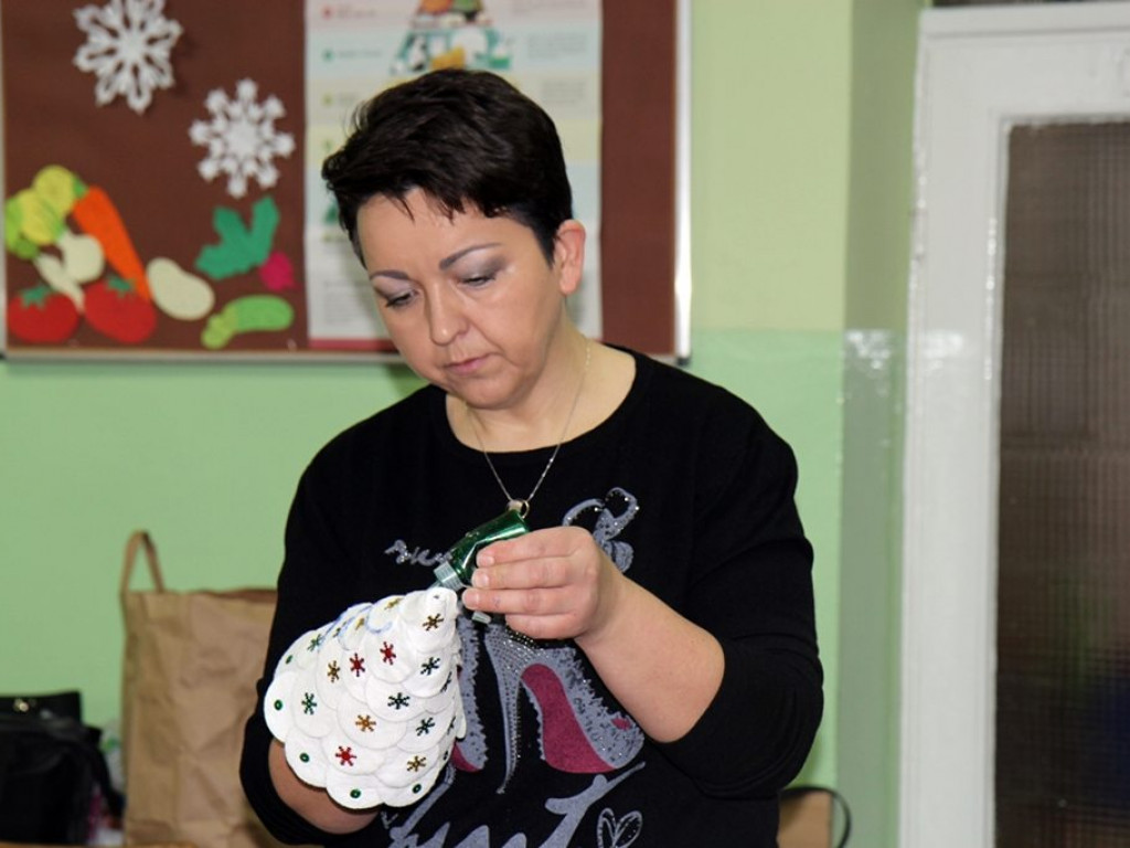 Warsztaty choinkowe w szkole w Kiernozi