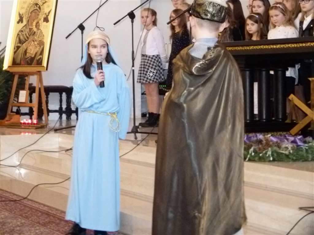 Głowno: jasełka SP nr 3 w kościele św. Maksymiliana