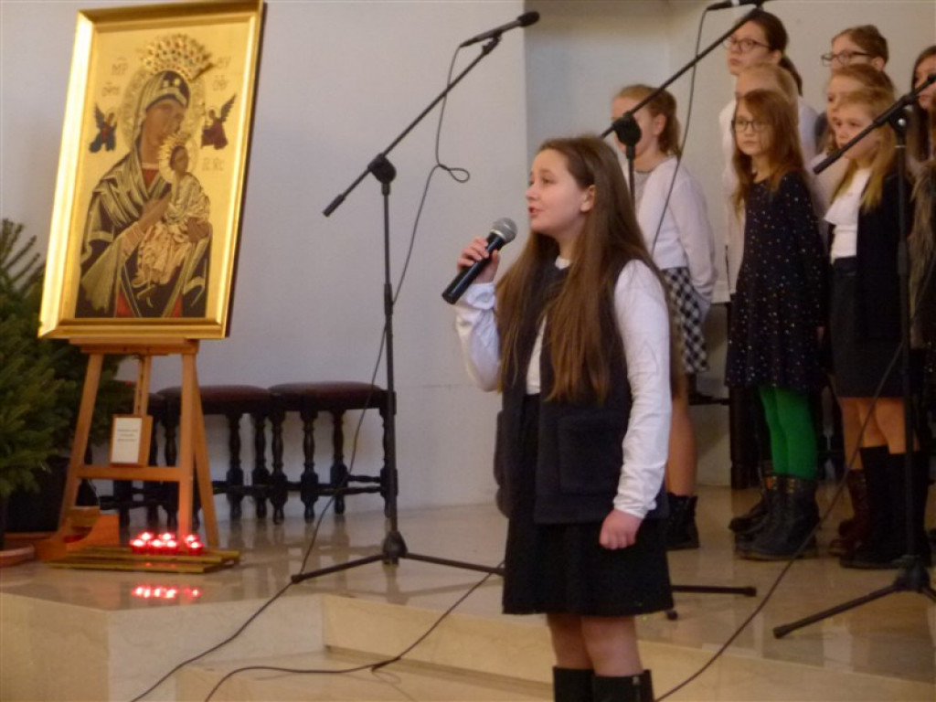 Głowno: jasełka SP nr 3 w kościele św. Maksymiliana
