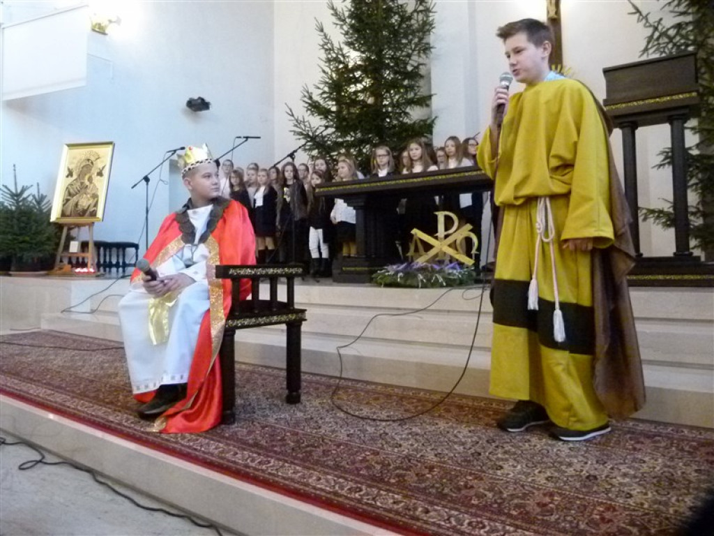 Głowno: jasełka SP nr 3 w kościele św. Maksymiliana