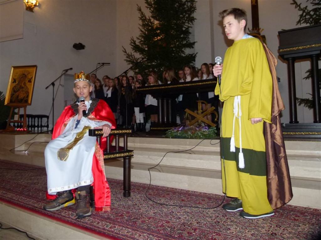 Głowno: jasełka SP nr 3 w kościele św. Maksymiliana