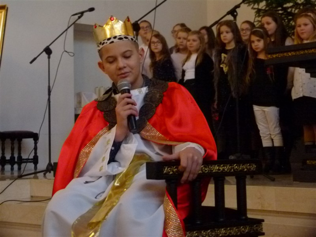 Głowno: jasełka SP nr 3 w kościele św. Maksymiliana