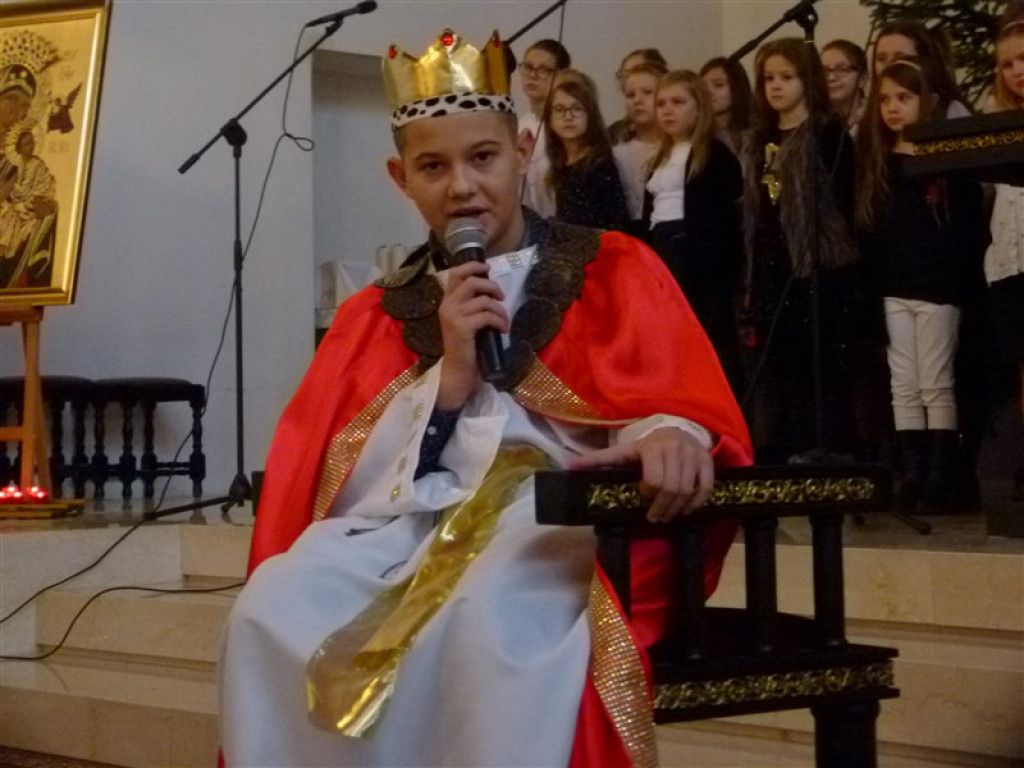 Głowno: jasełka SP nr 3 w kościele św. Maksymiliana