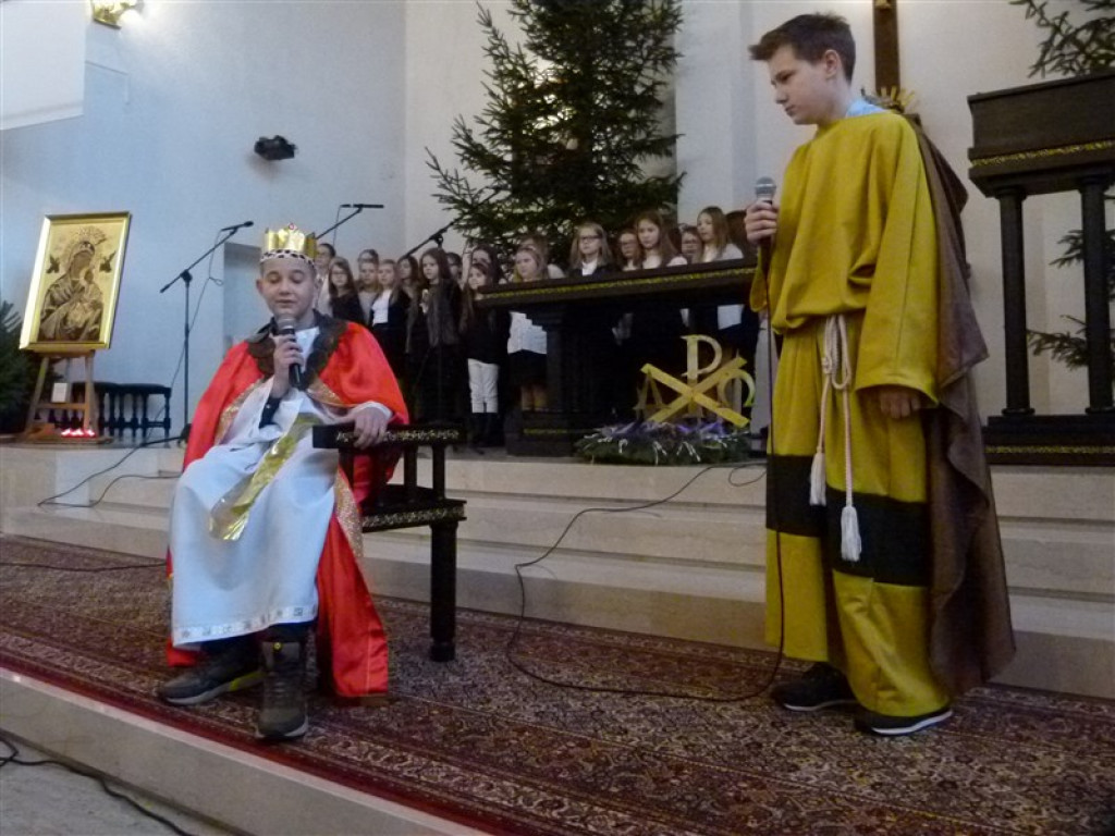 Głowno: jasełka SP nr 3 w kościele św. Maksymiliana
