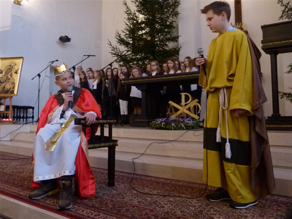 Głowno: jasełka SP nr 3 w kościele św. Maksymiliana