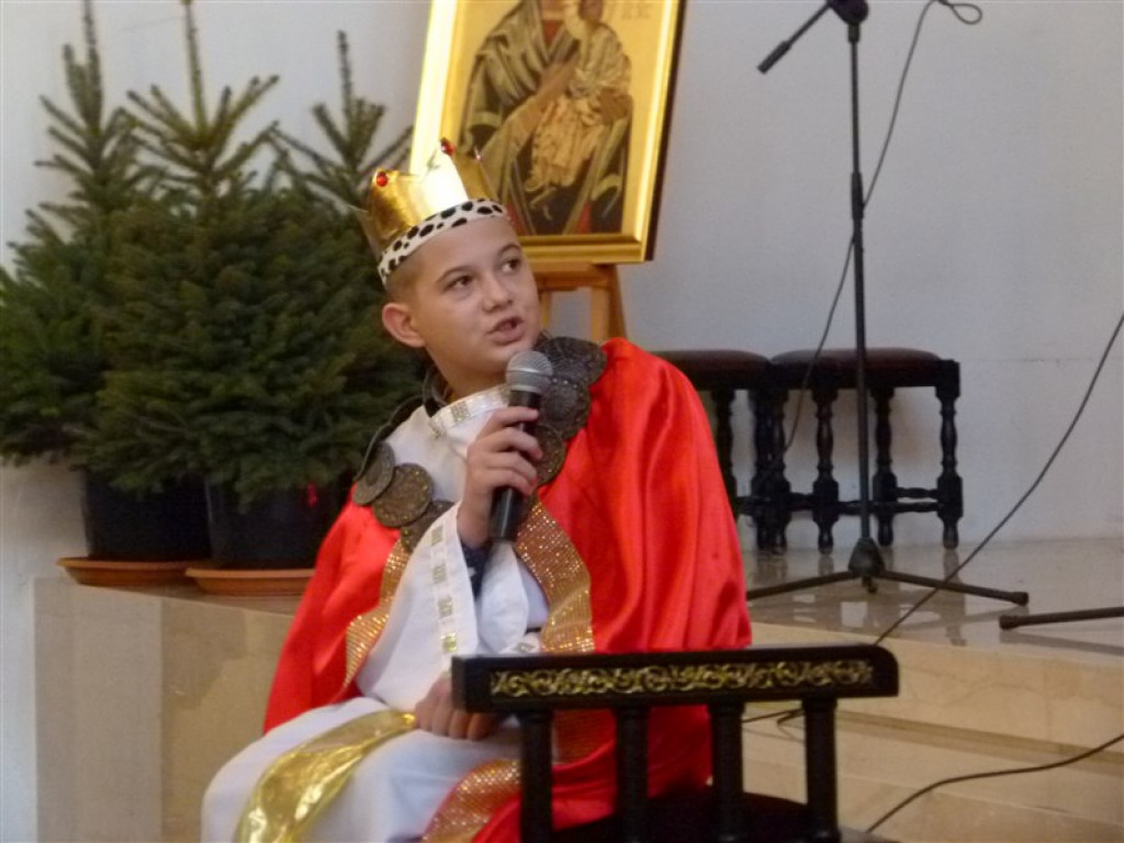 Głowno: jasełka SP nr 3 w kościele św. Maksymiliana