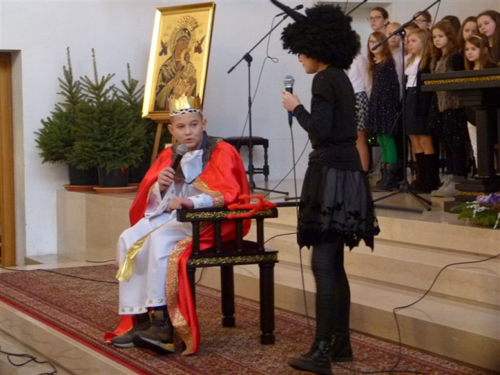 Głowno: jasełka SP nr 3 w kościele św. Maksymiliana