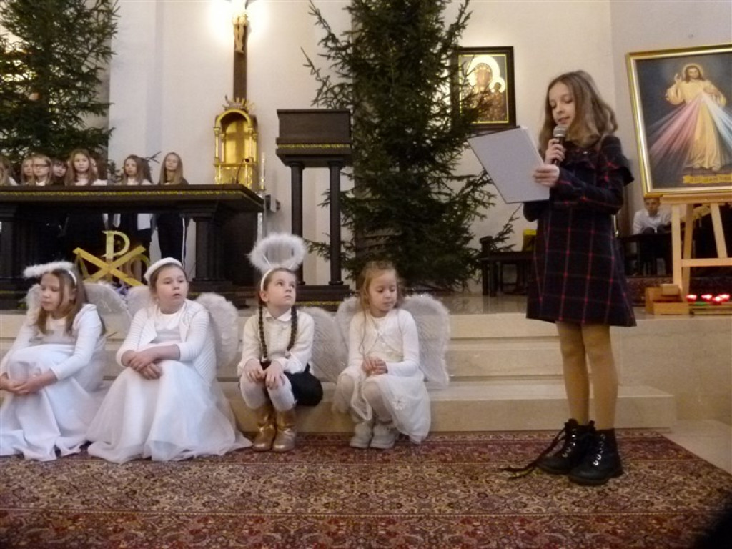 Głowno: jasełka SP nr 3 w kościele św. Maksymiliana