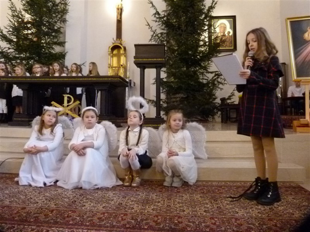 Głowno: jasełka SP nr 3 w kościele św. Maksymiliana