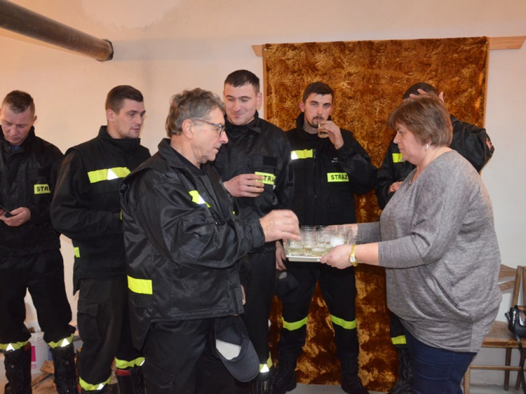 Huczne powitanie nowego samochodu w OSP Witusza