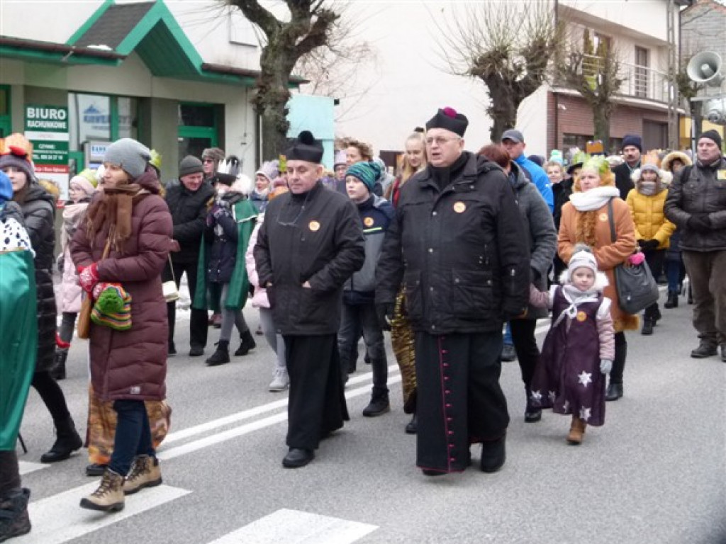 Orszak Trzech Króli przeszedł ulicami Głowna