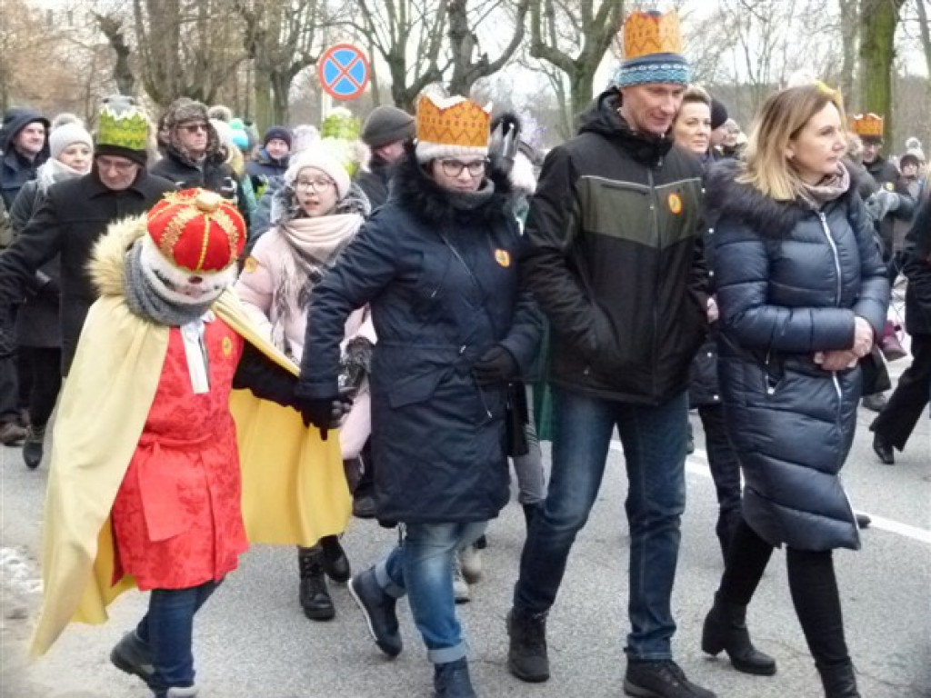 Orszak Trzech Króli przeszedł ulicami Głowna