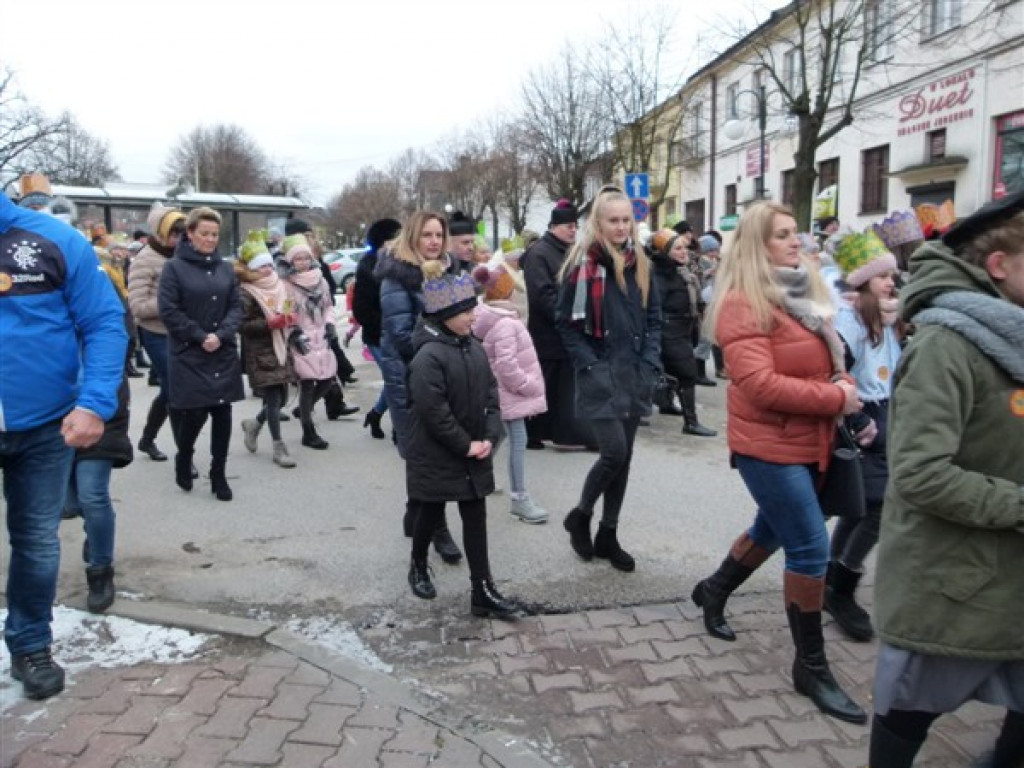 Orszak Trzech Króli przeszedł ulicami Głowna