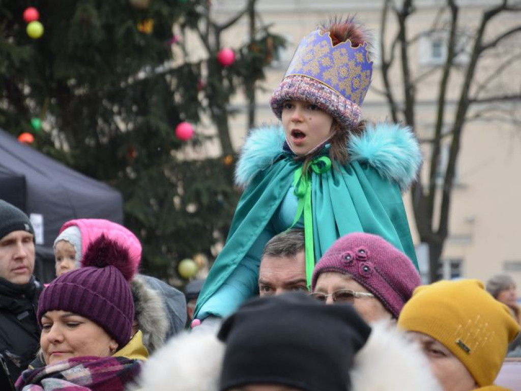 Orszak Trzech Króli przeszedł ulicami Łowicza [zdjęcia i filmy]