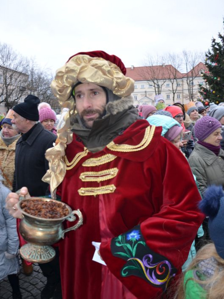 Orszak Trzech Króli przeszedł ulicami Łowicza [zdjęcia i filmy]