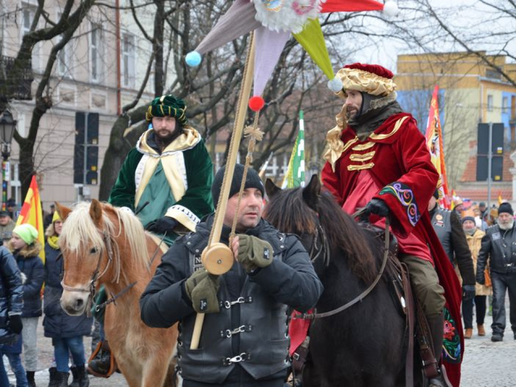 Orszak Trzech Króli przeszedł ulicami Łowicza [zdjęcia i filmy]