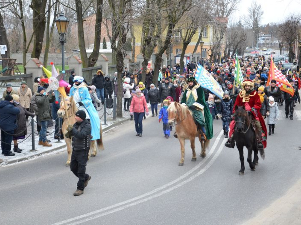 Orszak Trzech Króli przeszedł ulicami Łowicza [zdjęcia i filmy]