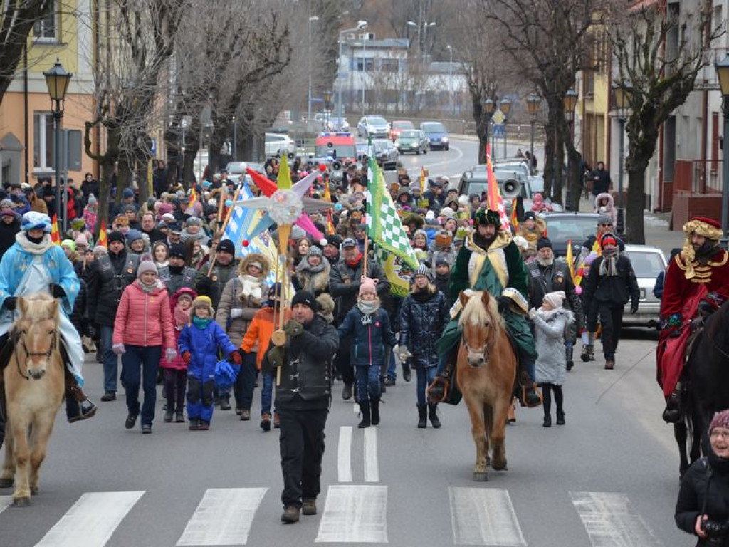 Orszak Trzech Króli przeszedł ulicami Łowicza [zdjęcia i filmy]