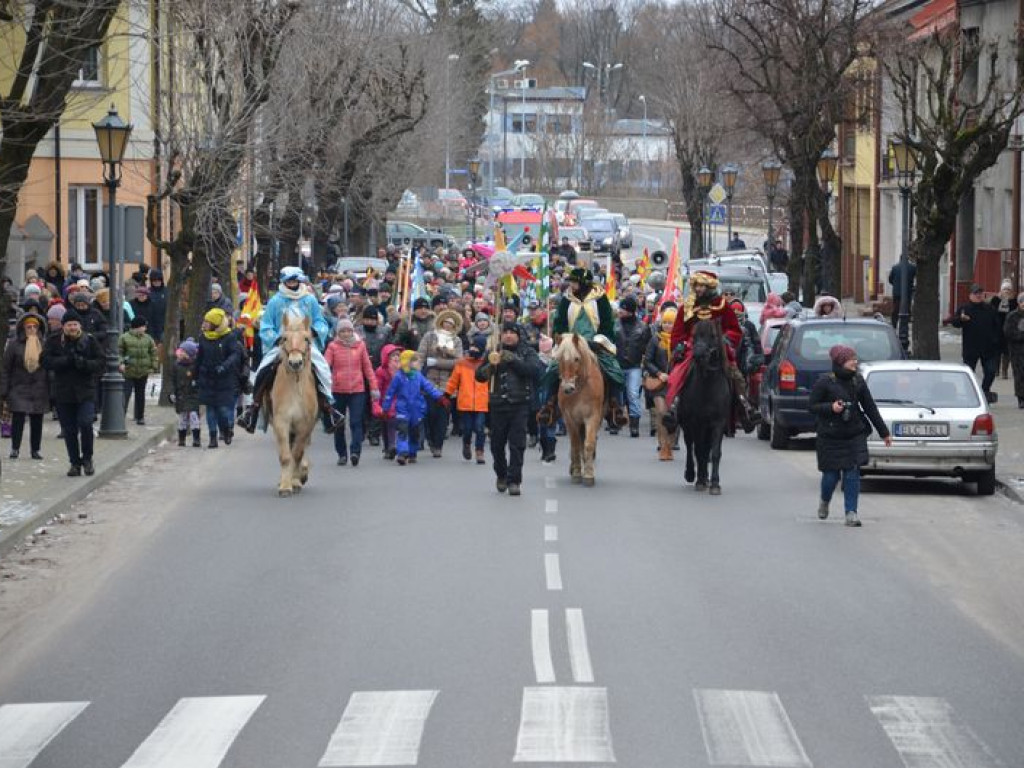 Orszak Trzech Króli przeszedł ulicami Łowicza [zdjęcia i filmy]