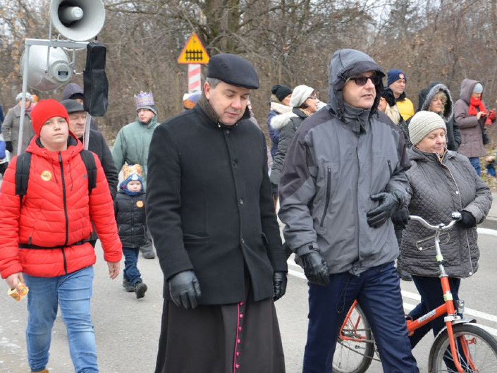 Orszak Trzech Króli przeszedł ulicami Łowicza [zdjęcia i filmy]