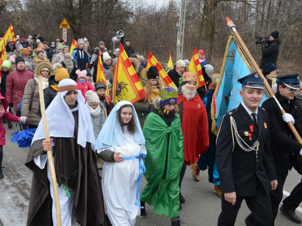 Orszak Trzech Króli przeszedł ulicami Łowicza [zdjęcia i filmy]