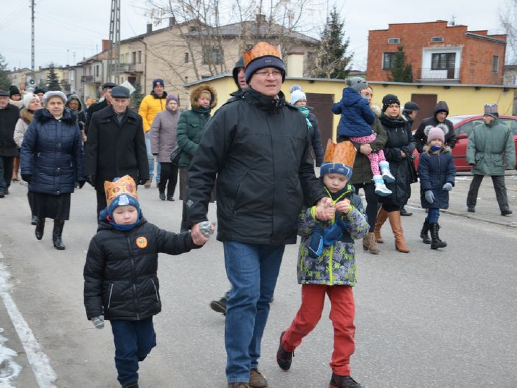 Orszak Trzech Króli przeszedł ulicami Łowicza [zdjęcia i filmy]