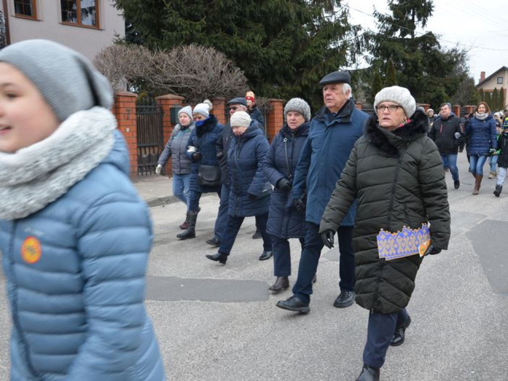 Orszak Trzech Króli przeszedł ulicami Łowicza [zdjęcia i filmy]