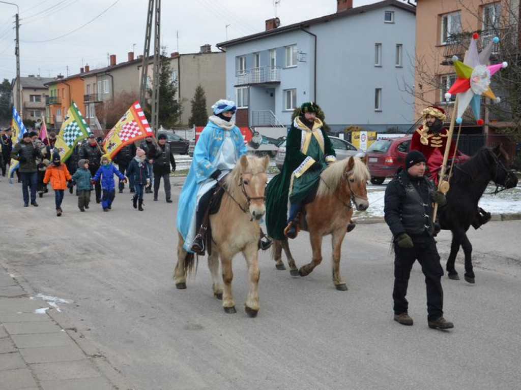 Orszak Trzech Króli przeszedł ulicami Łowicza [zdjęcia i filmy]