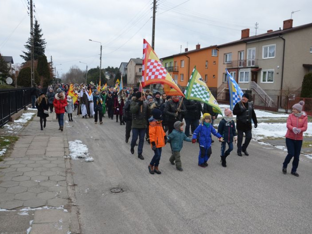 Orszak Trzech Króli przeszedł ulicami Łowicza [zdjęcia i filmy]