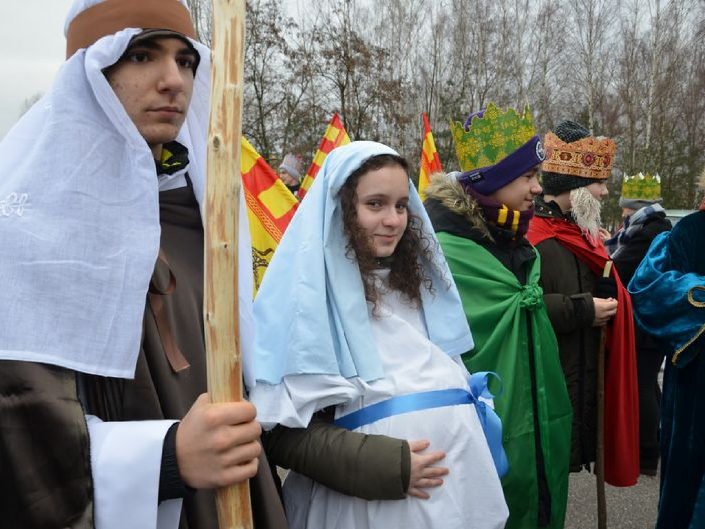 Orszak Trzech Króli przeszedł ulicami Łowicza [zdjęcia i filmy]