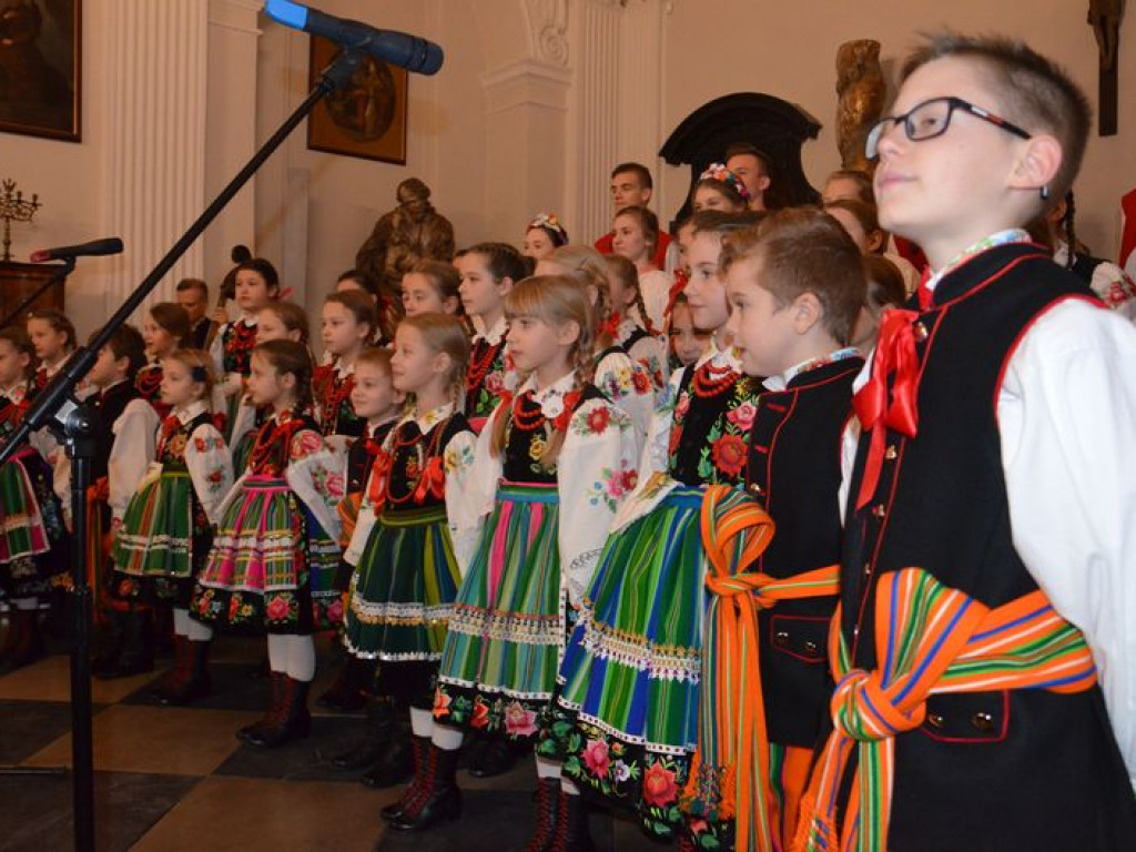 Koderki zaśpiewały kolędy [zdjęcia i filmy]