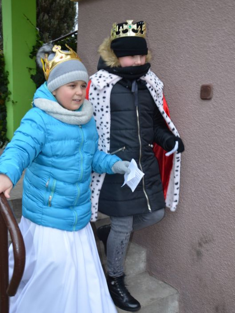Przez Bobrowniki przeszli misyjni kolędnicy [zdjęcia i film]