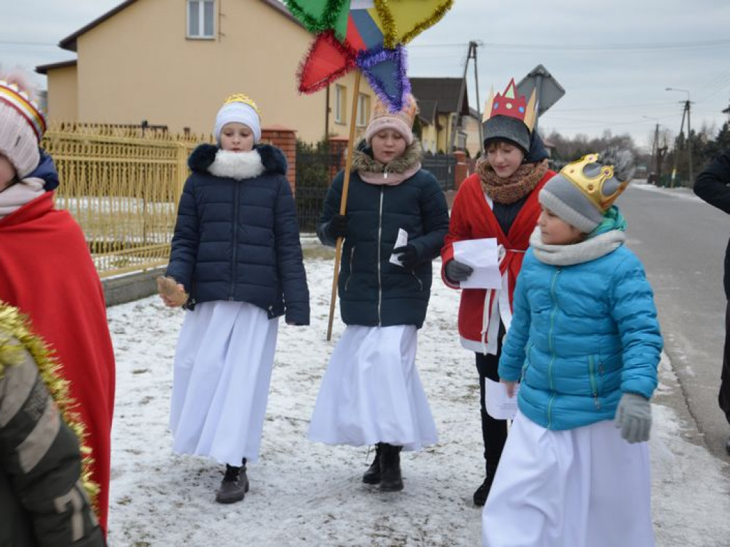 Przez Bobrowniki przeszli misyjni kolędnicy [zdjęcia i film]