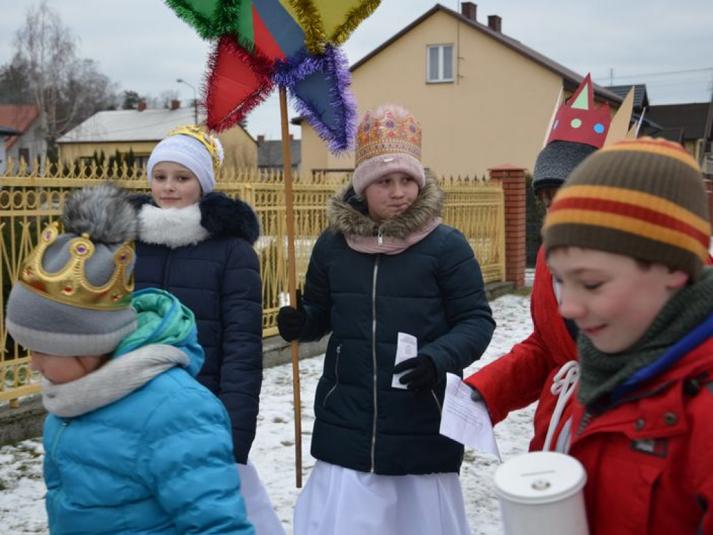 Przez Bobrowniki przeszli misyjni kolędnicy [zdjęcia i film]
