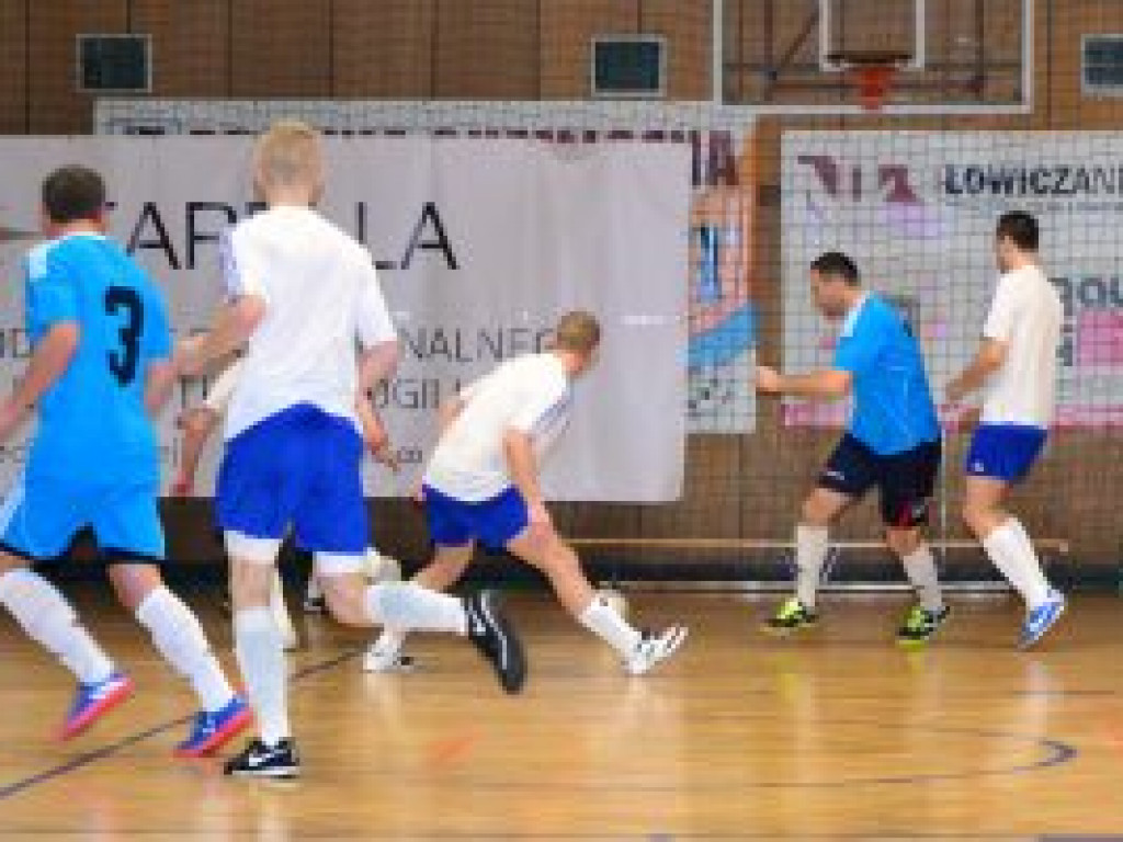 Fotel lidera nadal w posiadaniu Błękitnych II Dmosin